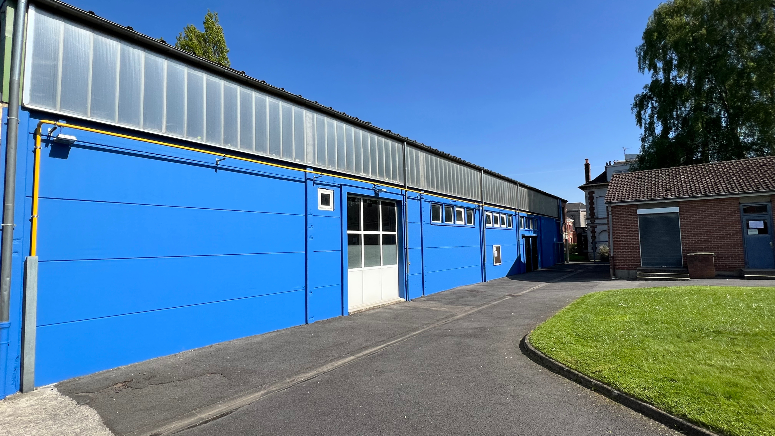 Peinture façade dans une école